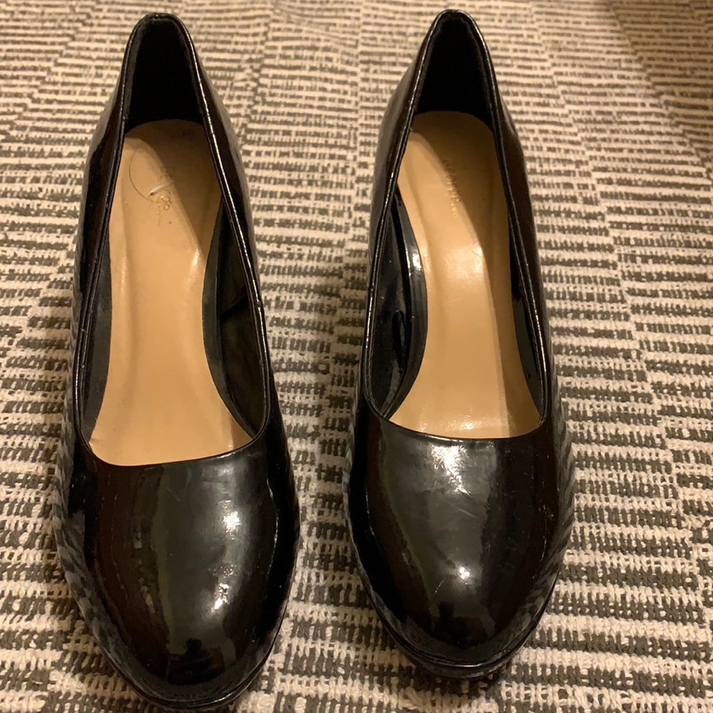 George shiny black pumps